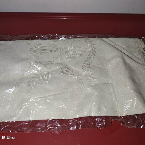 Vintage embroidered table linens set of 4 new