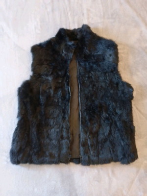 Black fur sleeveless vest like new, size M-L