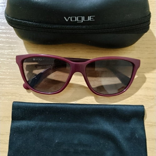Vogue sunglasses used, engraved lenses, good frame