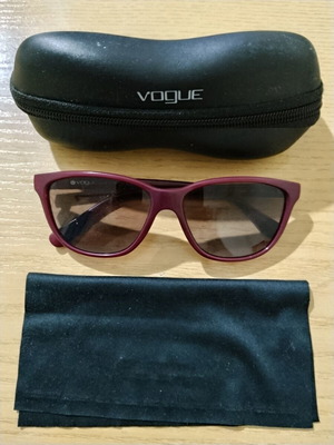 Vogue sunglasses used, engraved lenses, good frame