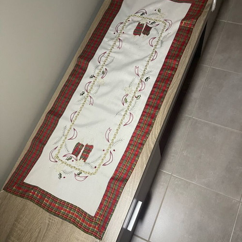 Decorative woven linens like new, pack of 30+ pieces