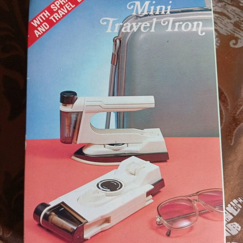 Mini travel iron G.T. TR-8-SP like new with box and carrying case