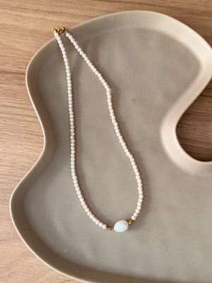 Handmade necklace like new, white and beige
