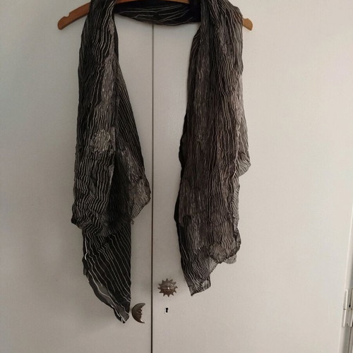 Lightweight black and white striped scarf like new
