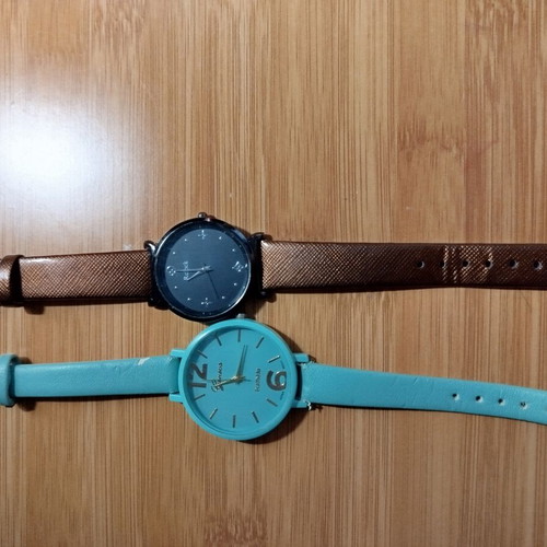 Watches pack of two like new, women's colors
