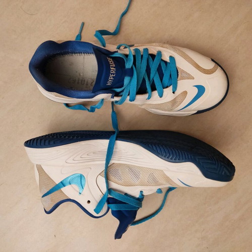 Nike Hyperfuse basketball shoes like new, size 40.5, white and blue