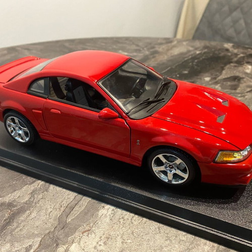 Ford Mustang Cobra 2003 1/18 Maisto like new