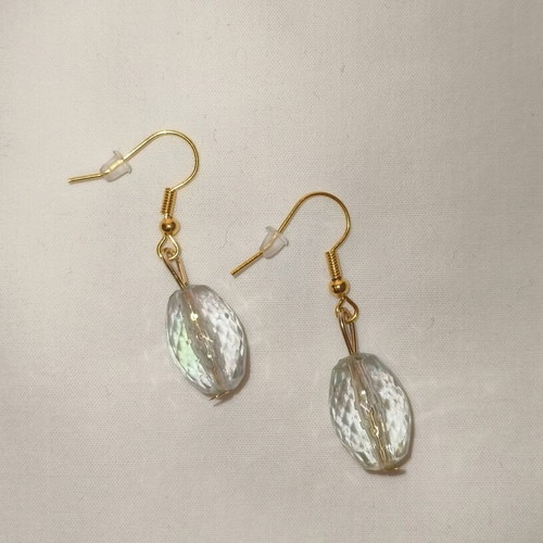 Handmade earrings with plastic clasp, green and gold