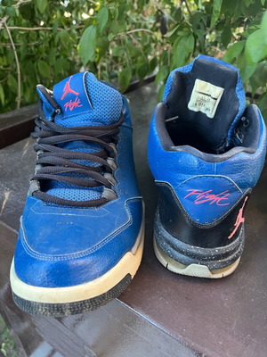 Jordan παπούτσια μεταχειρισμένα νούμερο 44.5 μπλε και μαύρα