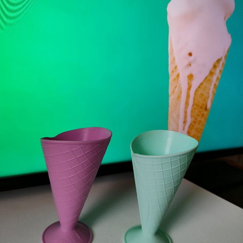 Amita collectible plastic ice cream cone cups like new