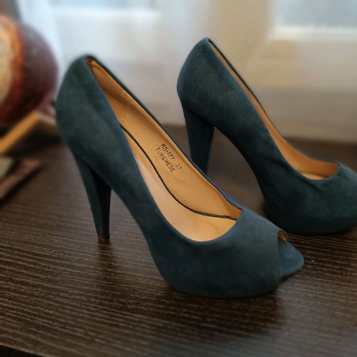 Suede blue pumps like new, size 37
