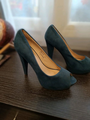 Suede blue pumps like new, size 37