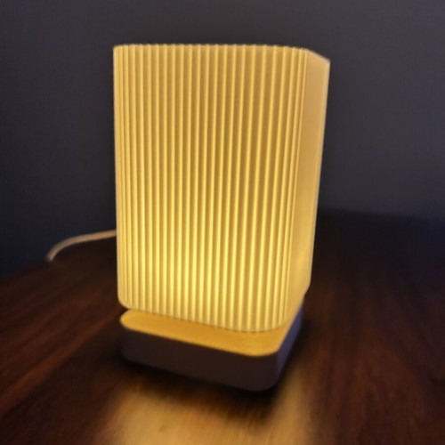 Table lamp with LED lighting like new, USB powered, adjustable light