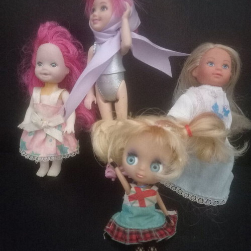 Mini doll collection of 4, Barbie Chelsea Rock 'N Royals, Blythe Lps, Simba Evil and Vintage