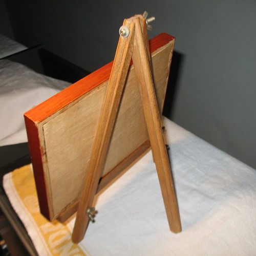 Picture frame with nautical knots used with stand