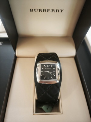 Burberry BU4052 γυναικείο ρολόι χειρός Swiss Made, δερμάτινο με καπιτονέ λουράκι