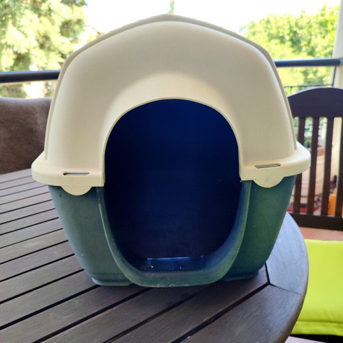 Dog house used for small dog or cat, dimensions 40x40x60 cm