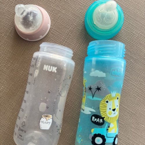 Baby bottles like new condition, set of 2