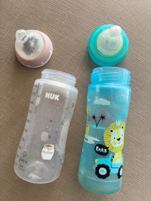 Baby bottles like new condition, set of 2