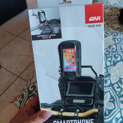 Givi Smartphone Holder waterproof for motorcycle devices like new