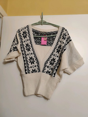 Women’s knitted sweater new with Boho Fair Isle pattern and V neckline