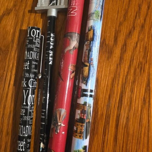 Set of 4 souvenir pencils and pens London New York