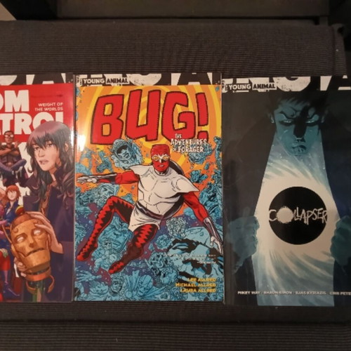 DC comics pack of 3 like new, English