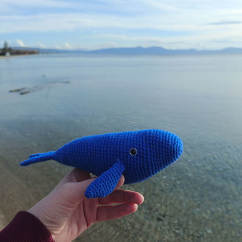 Whale knitted handmade like new, 21cm