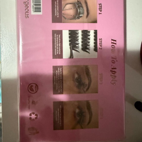 Emanouela Cosmetics lashes new with twinkle