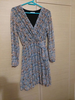 Dress with flowers new, large, elastic waist
