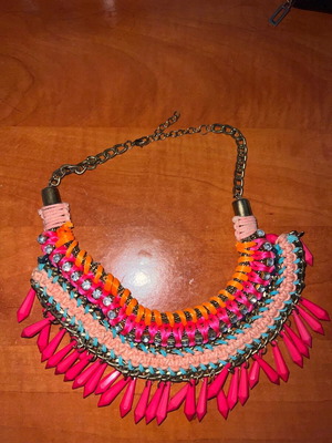 Stradivarius necklace like new, pink
