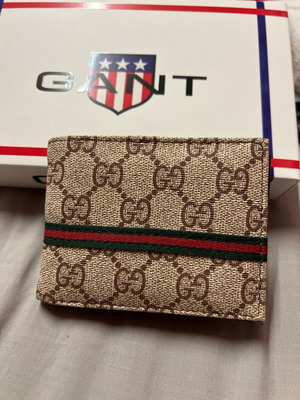 Gucci πορτοφόλι καινούργιο, μπεζ