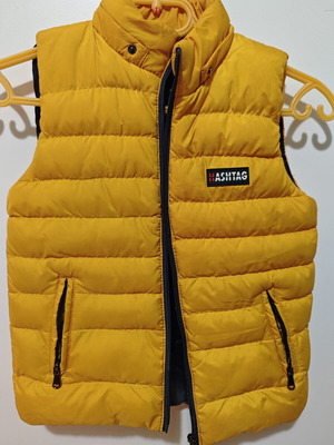 Hashtag sleeveless jacket for boys size 10 like new, yellow