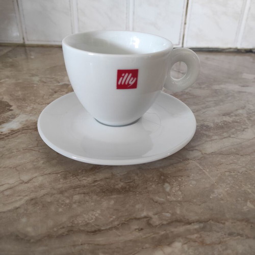Illy Espresso coffee cups with saucers new