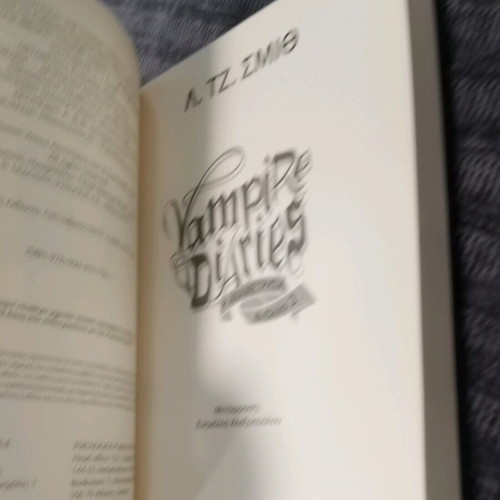 Vampire Diaries 2: The Struggle like new