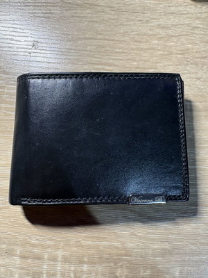 Leather wallet like new, black