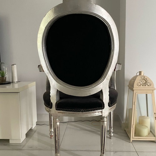 Chair Italian origin like new with wooden frame and velvet upholstery