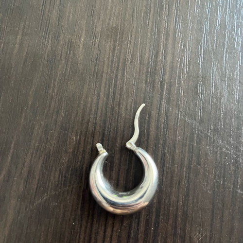 Single earring like new with clasp