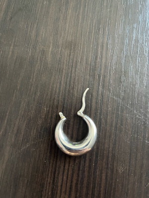 Single earring like new with clasp