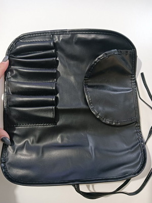 Makeup brush case, black