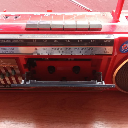 Boombox Fairmate RD 1210 Asahi cassette radio used, vintage 1980 red