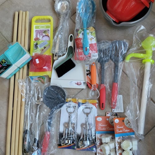 Various kitchen items new