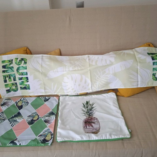 Decorative pillowcases like new, 1 runner 35x150 and 2 pillowcases 45x45