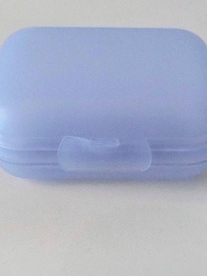 Small plastic food container snack organizer 13x10x5cm blue like new