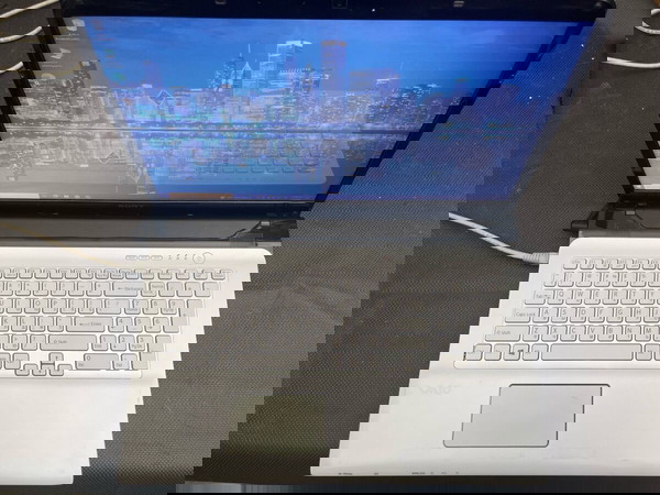 Sony VAIO 17” Δεν αποστέλλεται με ΕΛΤΑ