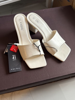 Чехли нови, размер 41, бели