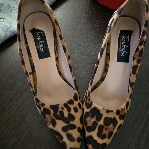 Tsoukalas leopard print pumps like new, size 37, chunky heel