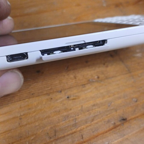 Blackberry SQR100-1 white used with minor damage