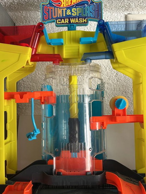 Hot Wheels car wash like new