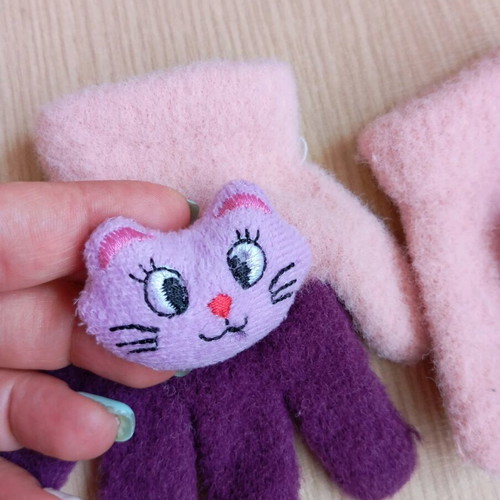 Girls gloves like new for 2-2.5 years old